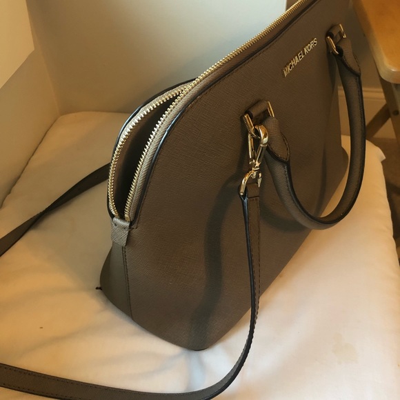 Michael Kor’s bag - Picture 3 of 4